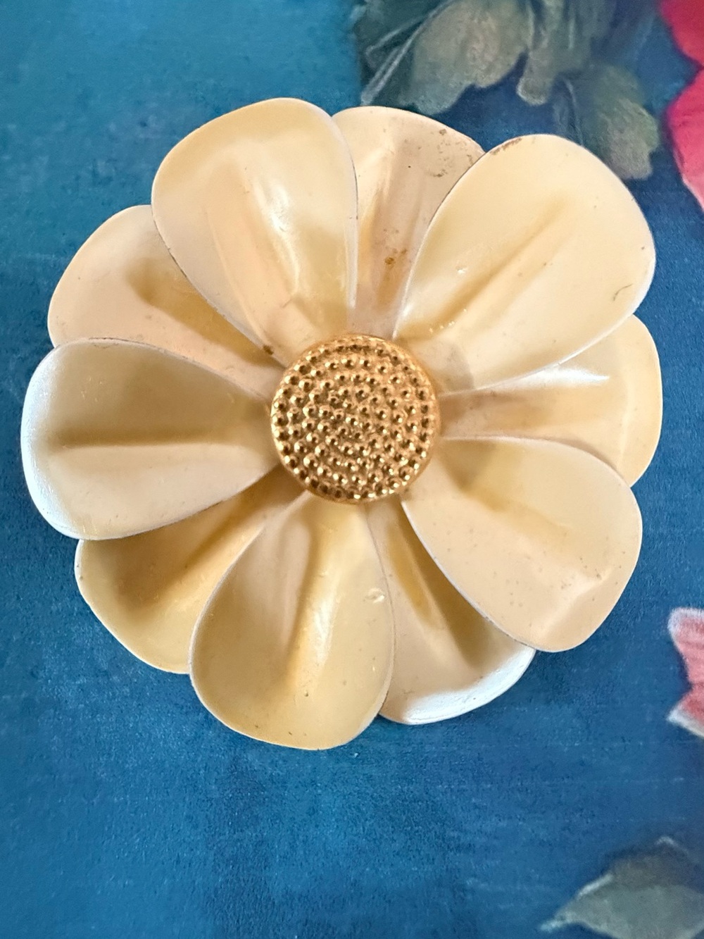 Cream Floral Enamel Brooch.